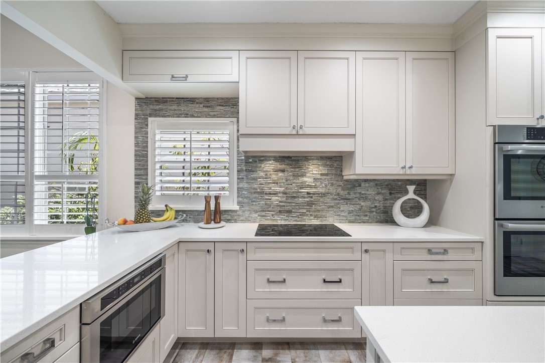 8820 Lakeside Circle