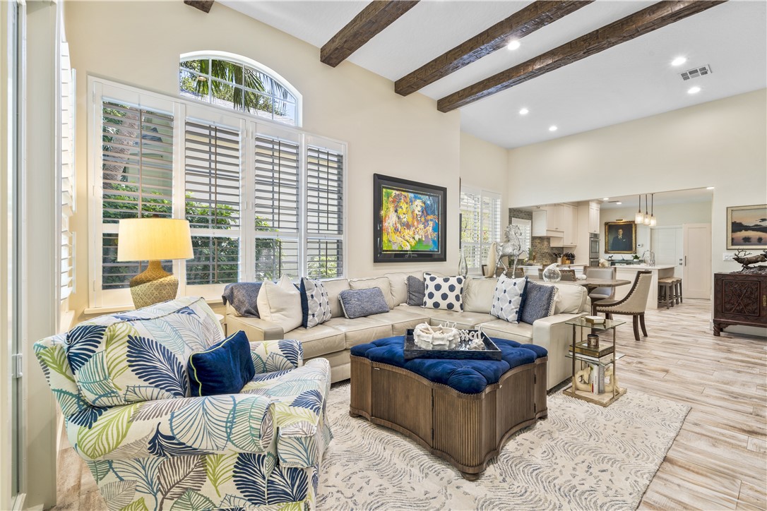 8820 Lakeside Circle