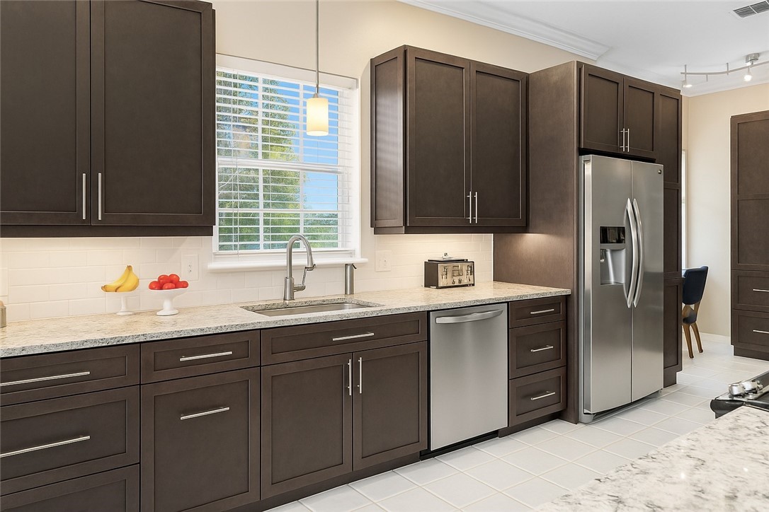 1440 Winding Oaks Circle W A204