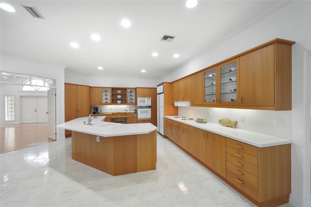 903 Holoma Drive
