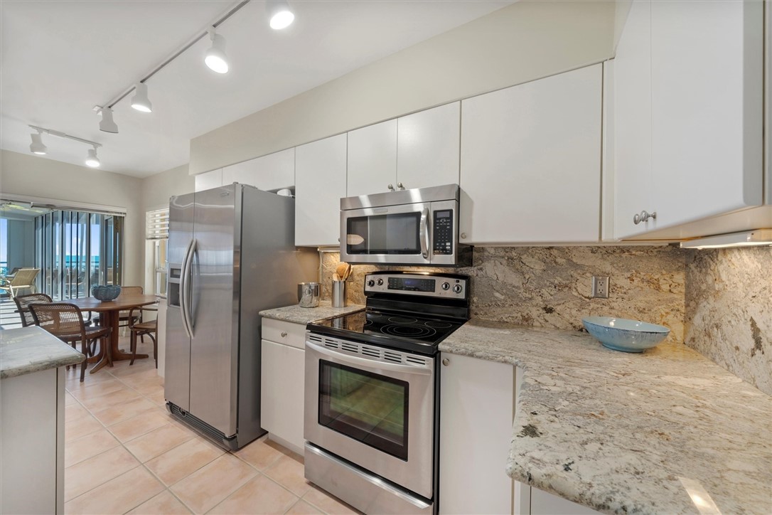 8824 S Sea Oaks Way 102