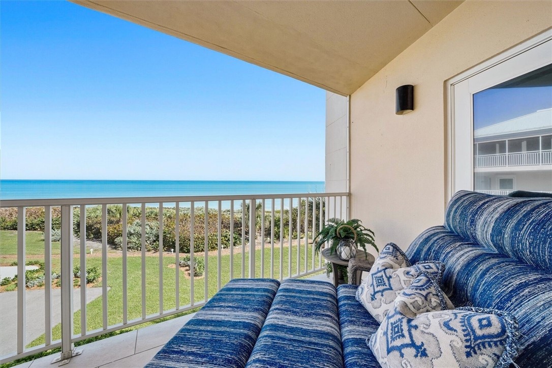8814 S Sea Oaks Way 303