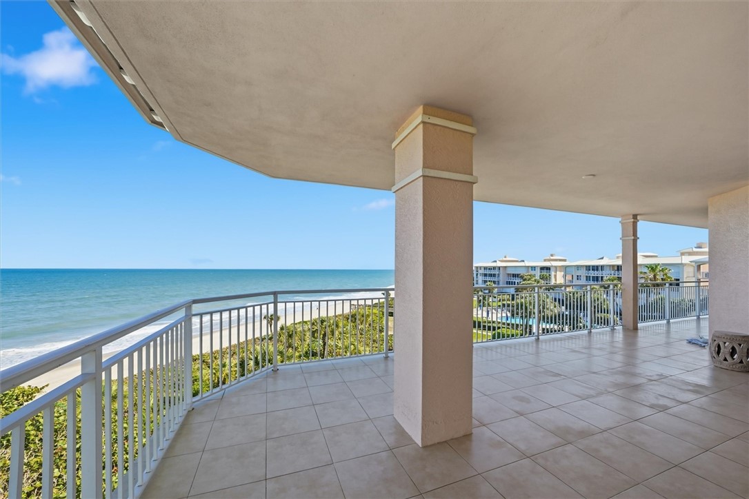 8876 N Sea Oaks Way 407