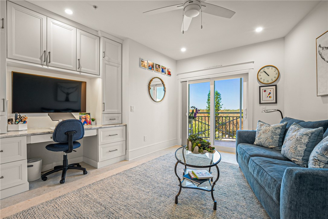 8810 S Sea Oaks Way 406