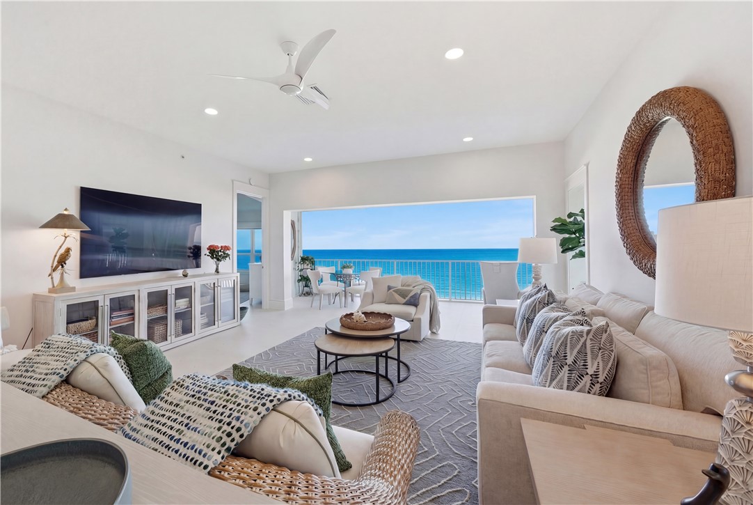 8810 S Sea Oaks Way 406