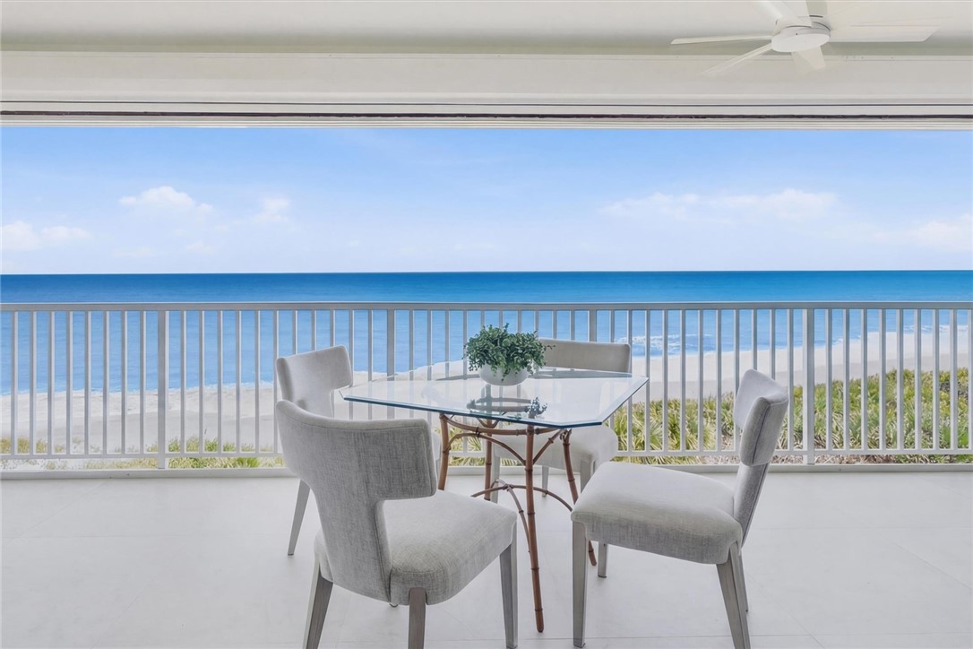 8810 S Sea Oaks Way 406