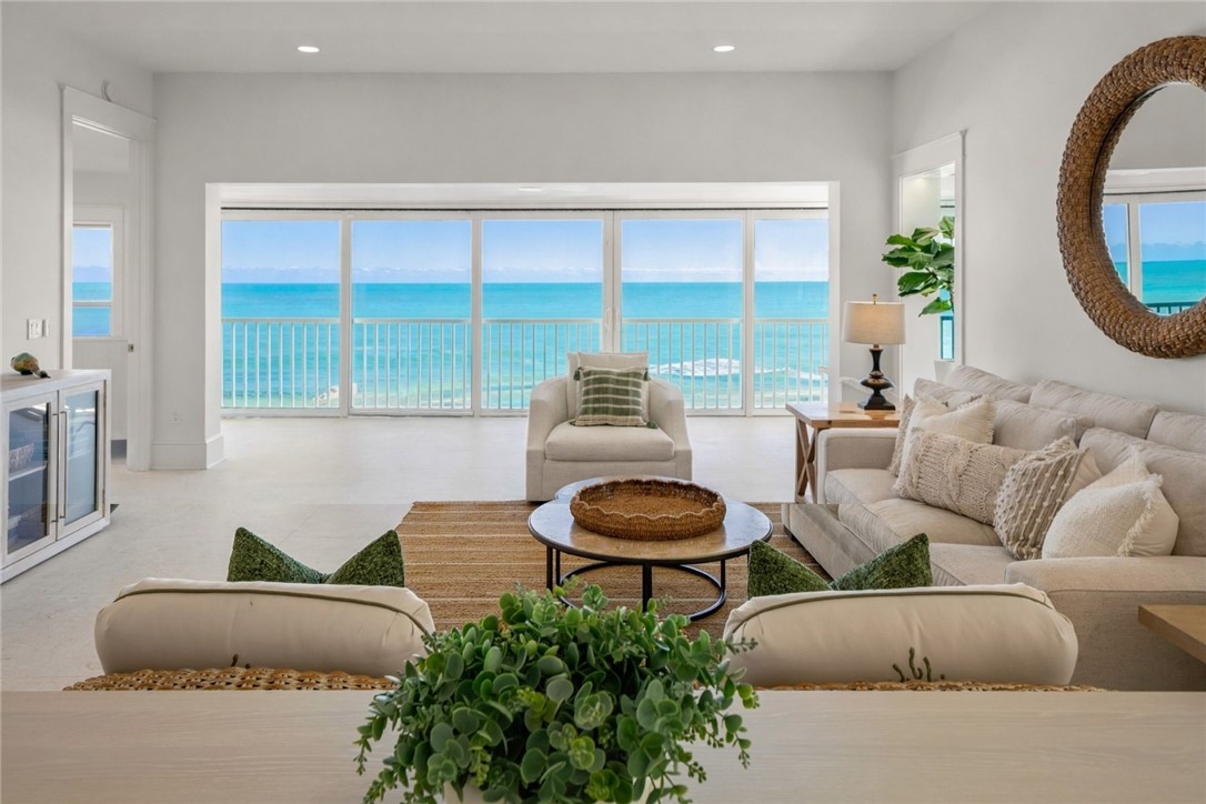 8810 S Sea Oaks Way 406