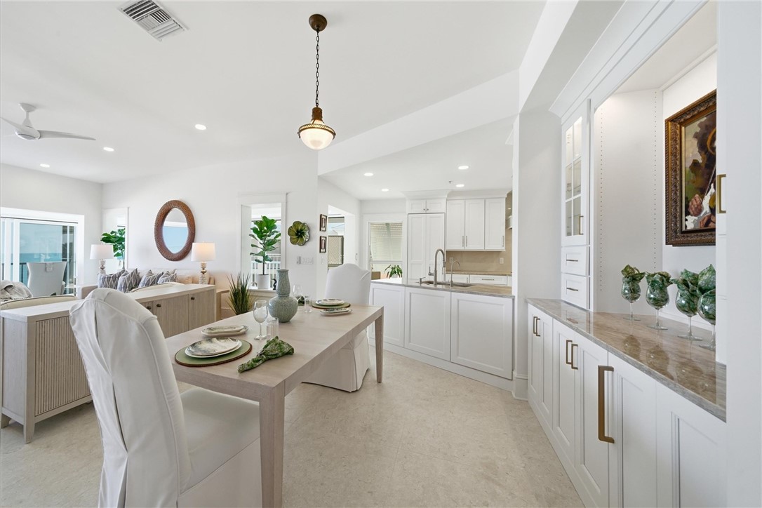 8810 S Sea Oaks Way 406