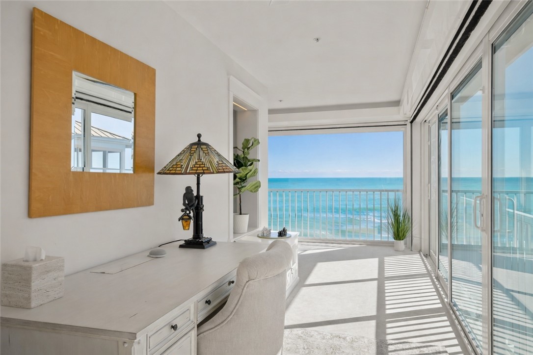 8810 S Sea Oaks Way 406