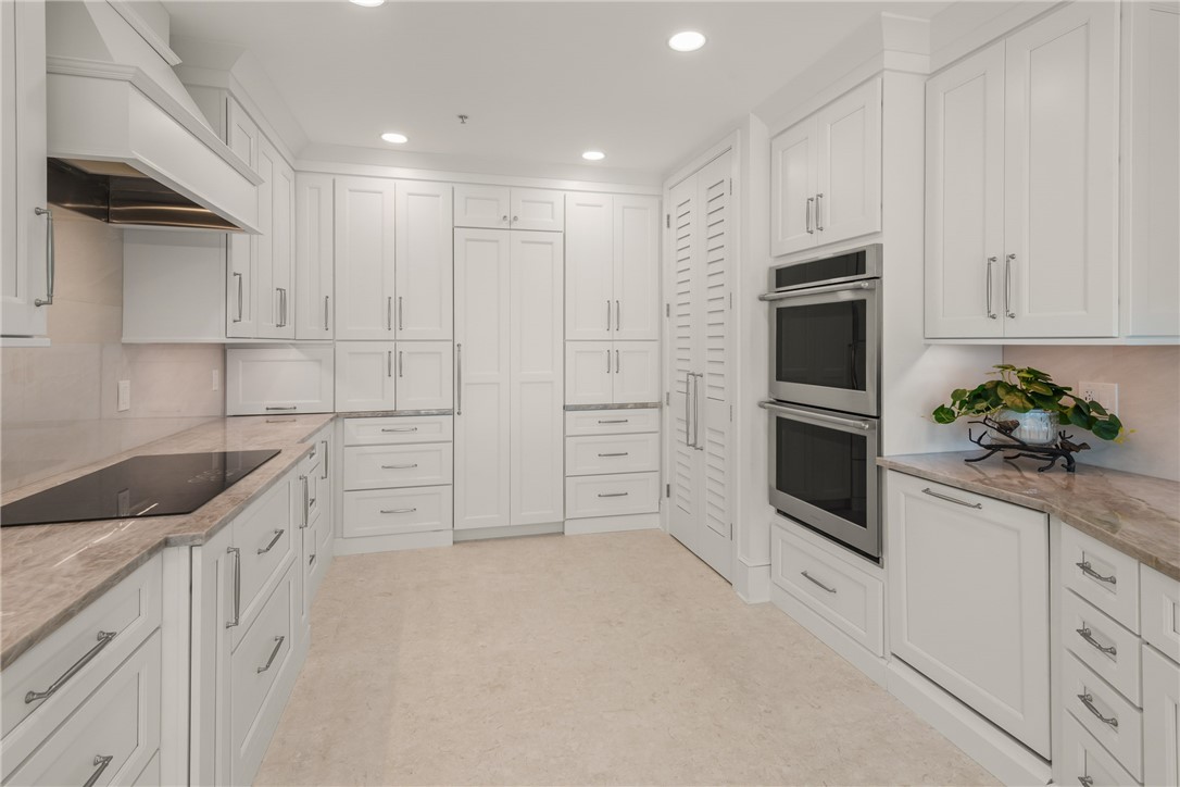 8810 S Sea Oaks Way 406