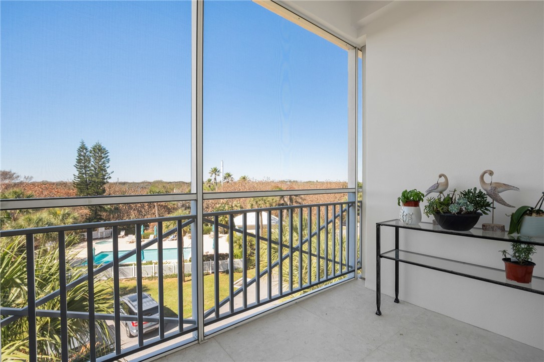 8810 S Sea Oaks Way 406