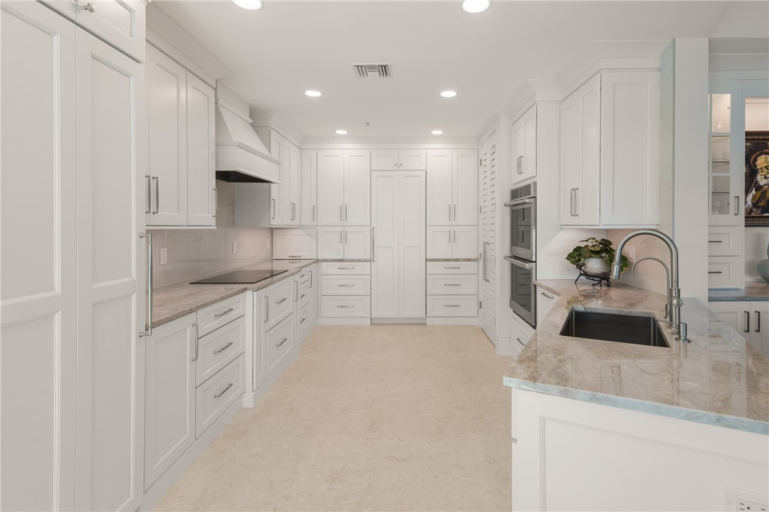 8810 S Sea Oaks Way 406