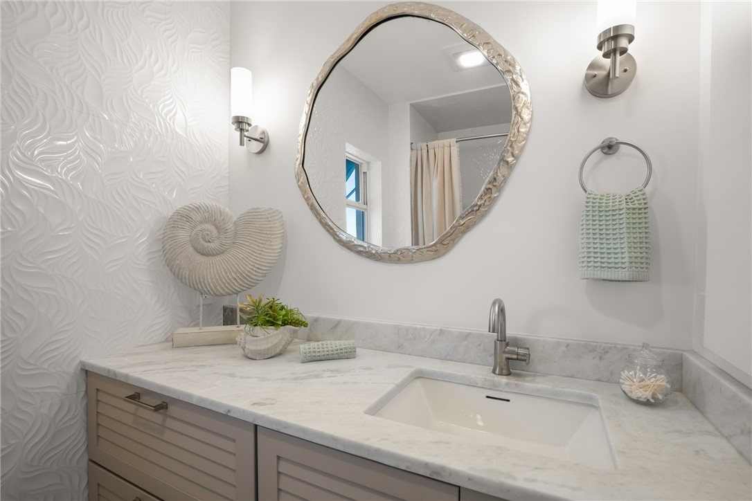 8810 S Sea Oaks Way 406