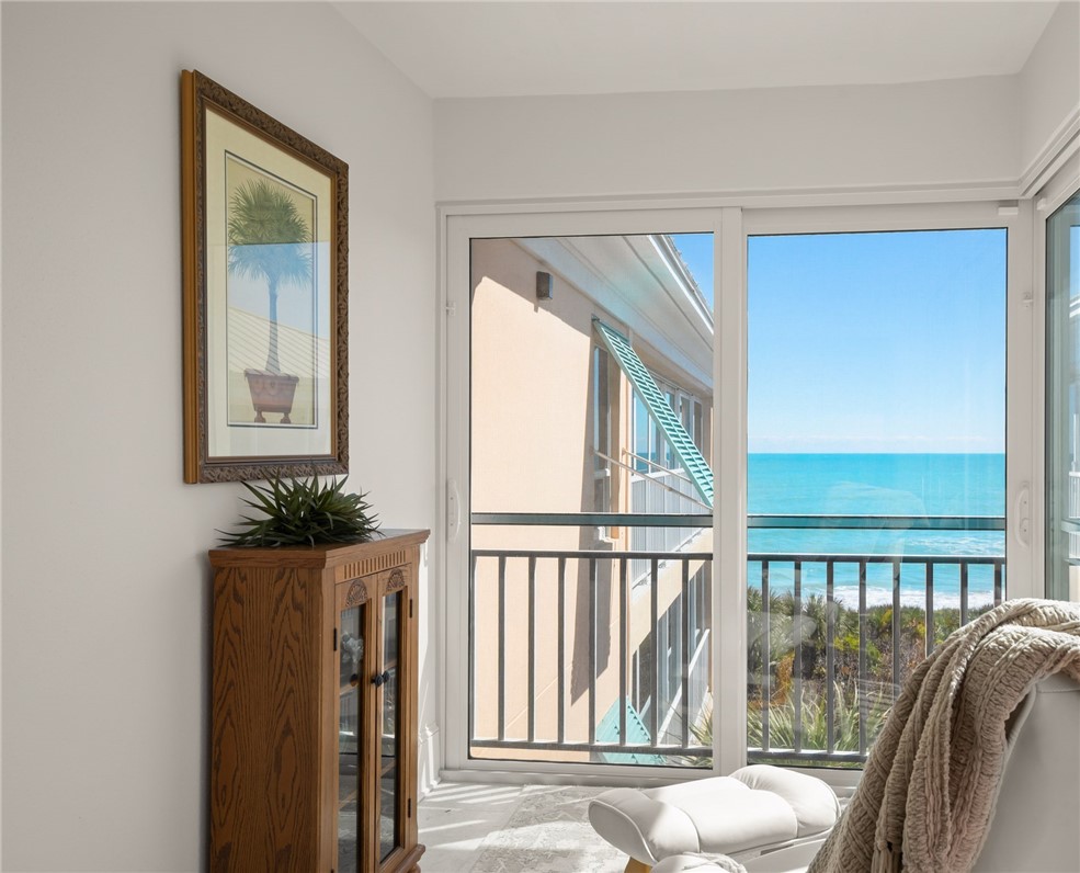 8810 S Sea Oaks Way 406