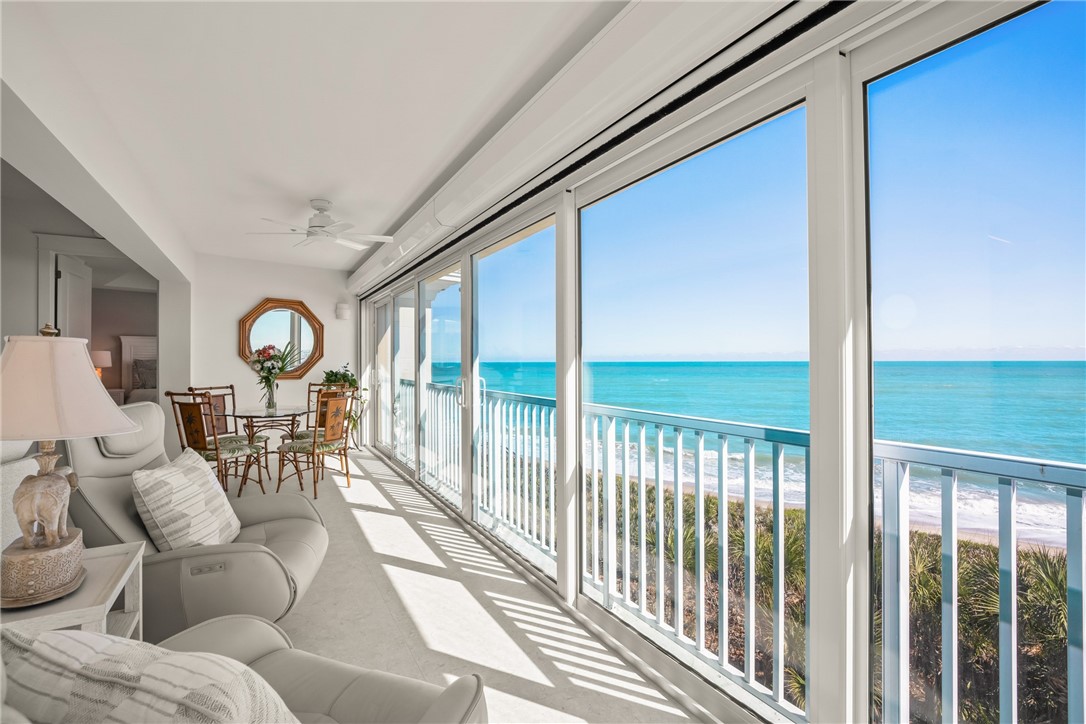 8810 S Sea Oaks Way 406