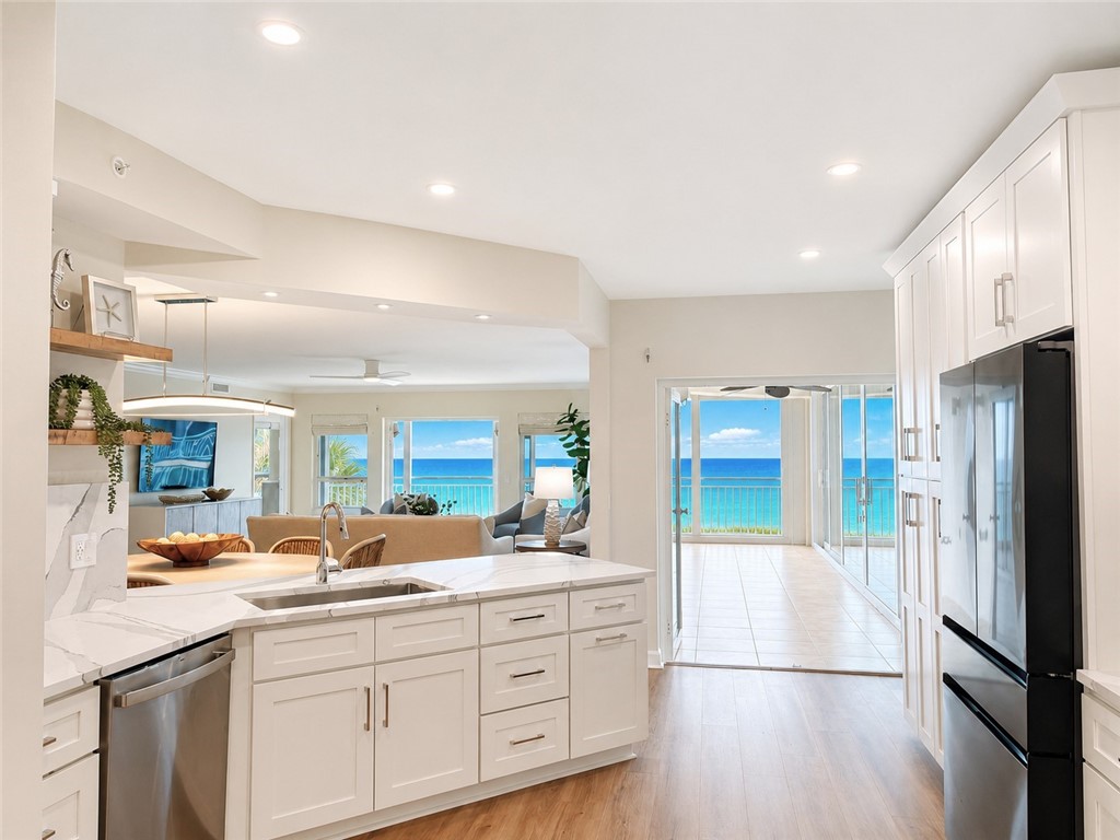 8814 S Sea Oaks Way 304