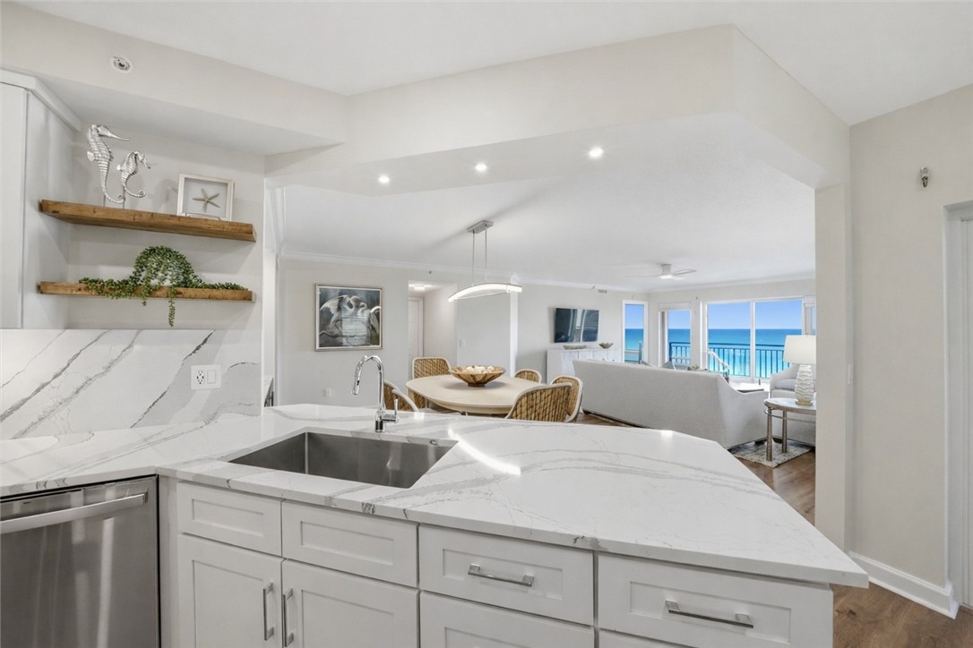 8814 S Sea Oaks Way 304