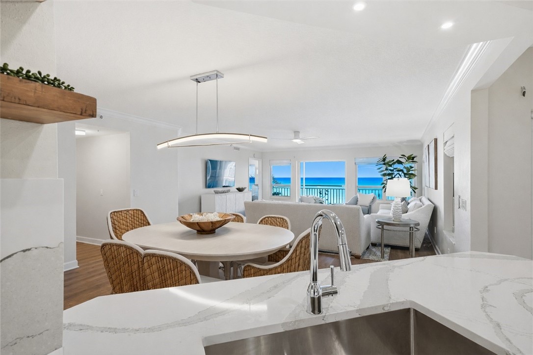 8814 S Sea Oaks Way 304