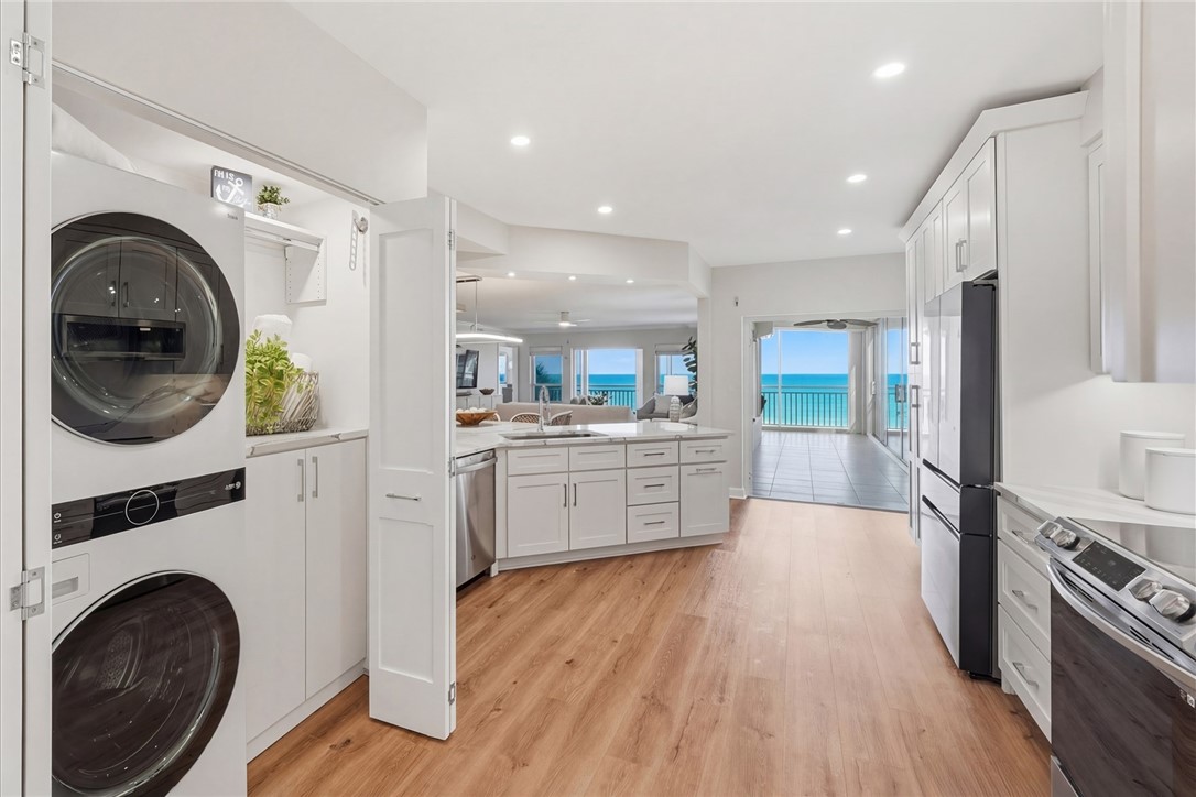 8814 S Sea Oaks Way 304