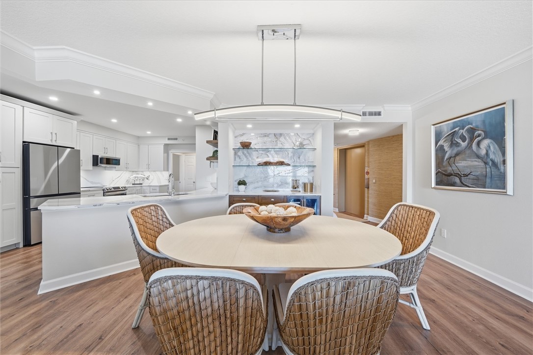 8814 S Sea Oaks Way 304