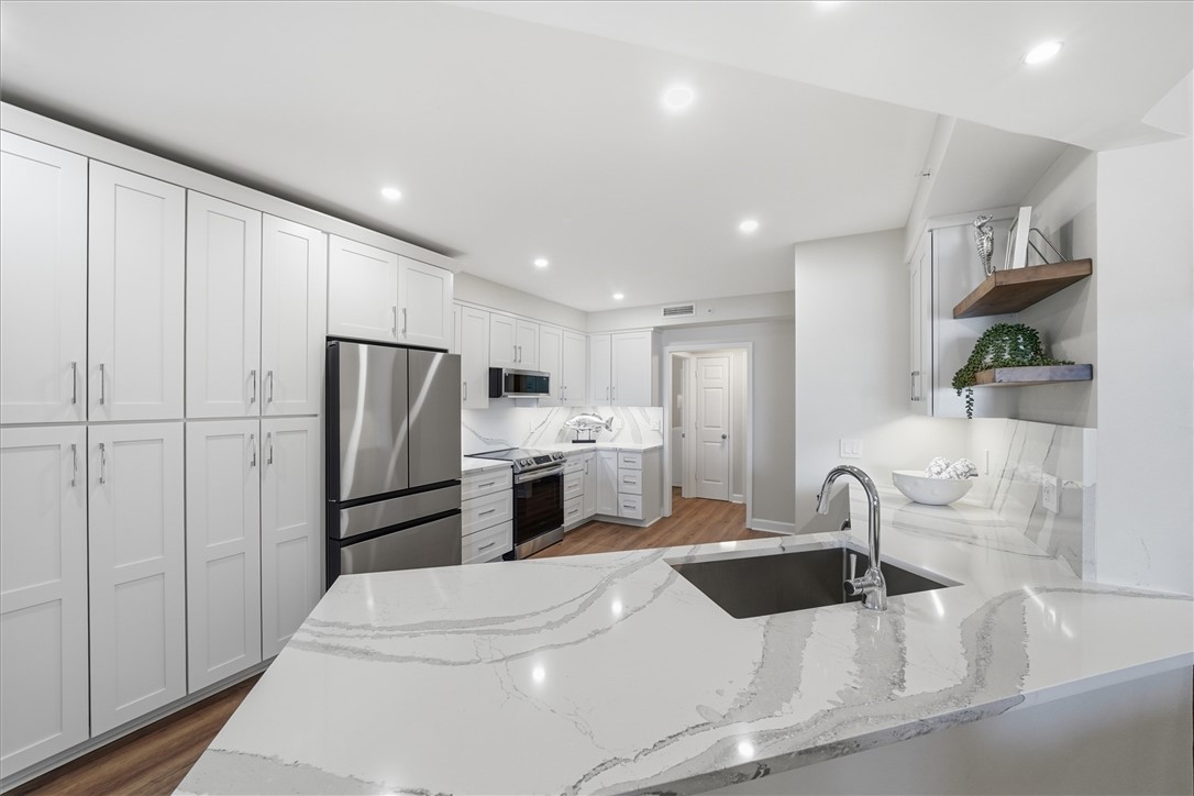 8814 S Sea Oaks Way 304