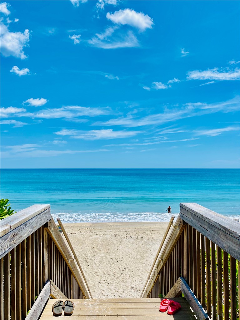 8814 S Sea Oaks Way 304