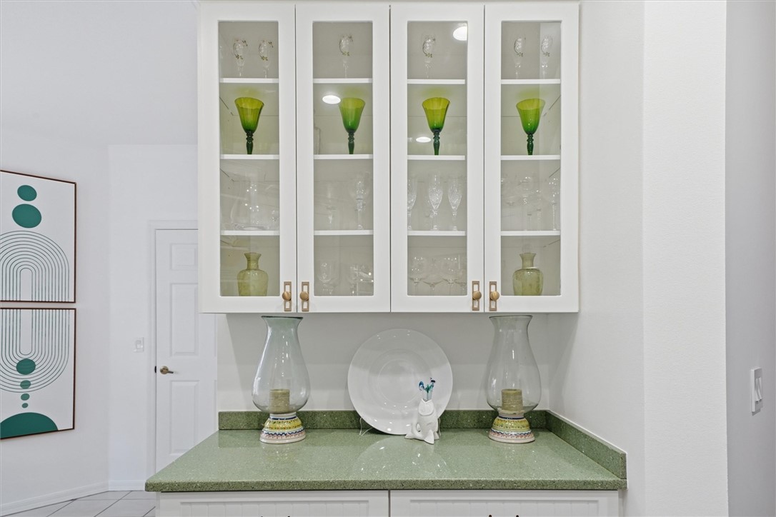 8839 Lakeside Circle