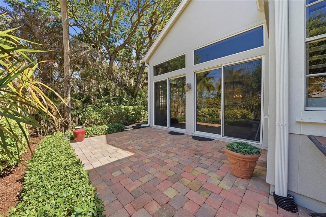 8839 Lakeside Circle