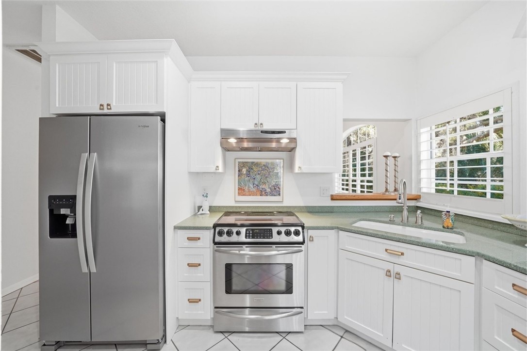 8839 Lakeside Circle