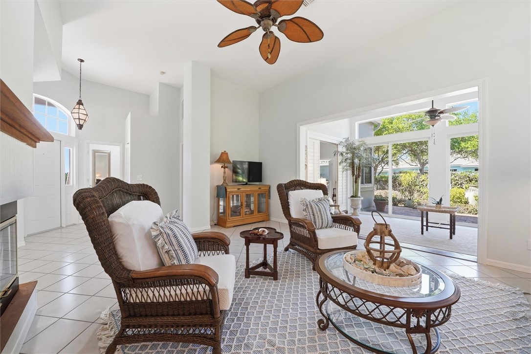 8839 Lakeside Circle