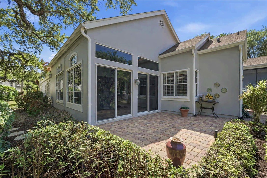 8839 Lakeside Circle