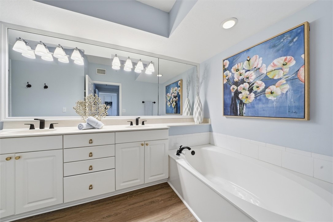 8866 S Sea Oaks Way 202