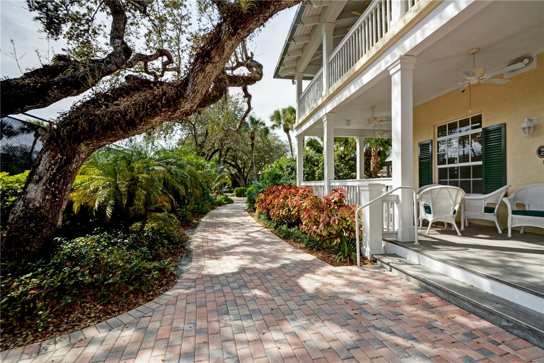 8866 S Sea Oaks Way 202