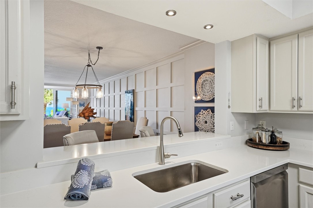 8866 S Sea Oaks Way 202