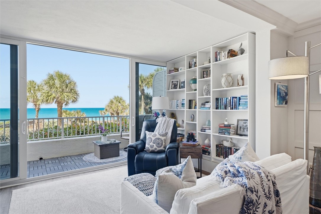 8866 S Sea Oaks Way 202