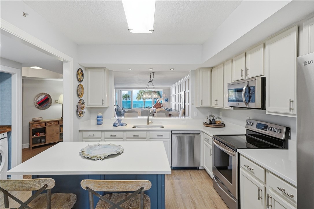 8866 S Sea Oaks Way 202
