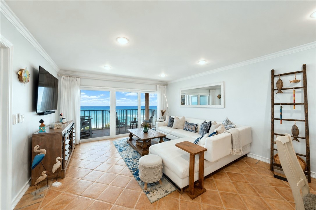 8840 S Sea Oaks Way 204