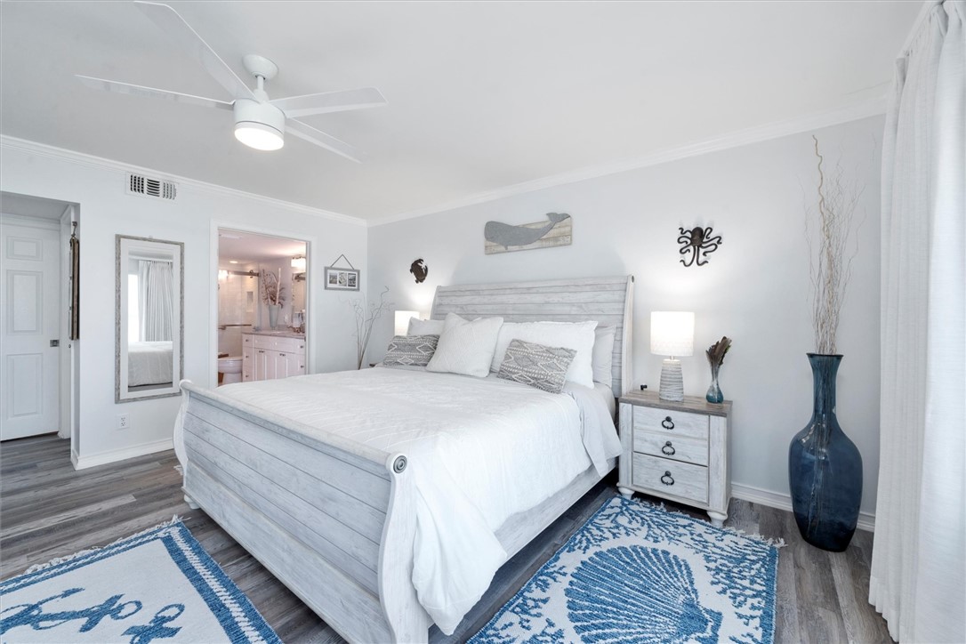 8840 S Sea Oaks Way 204
