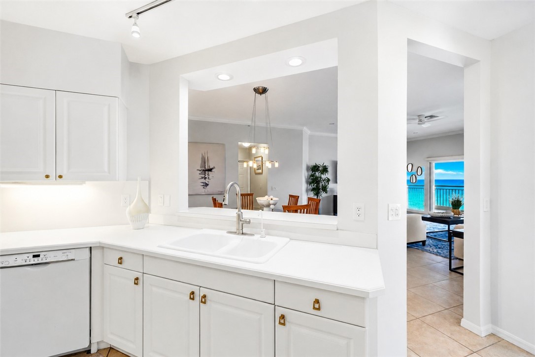 8814 S Sea Oaks Way 306