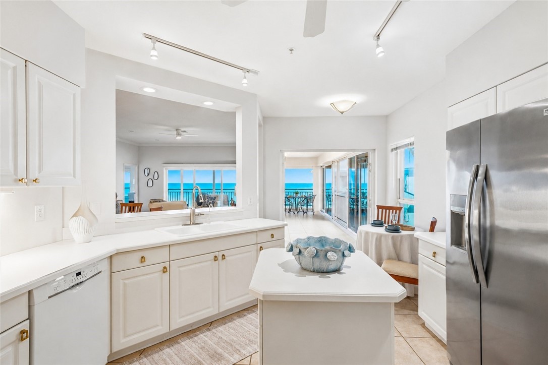 8814 S Sea Oaks Way 306