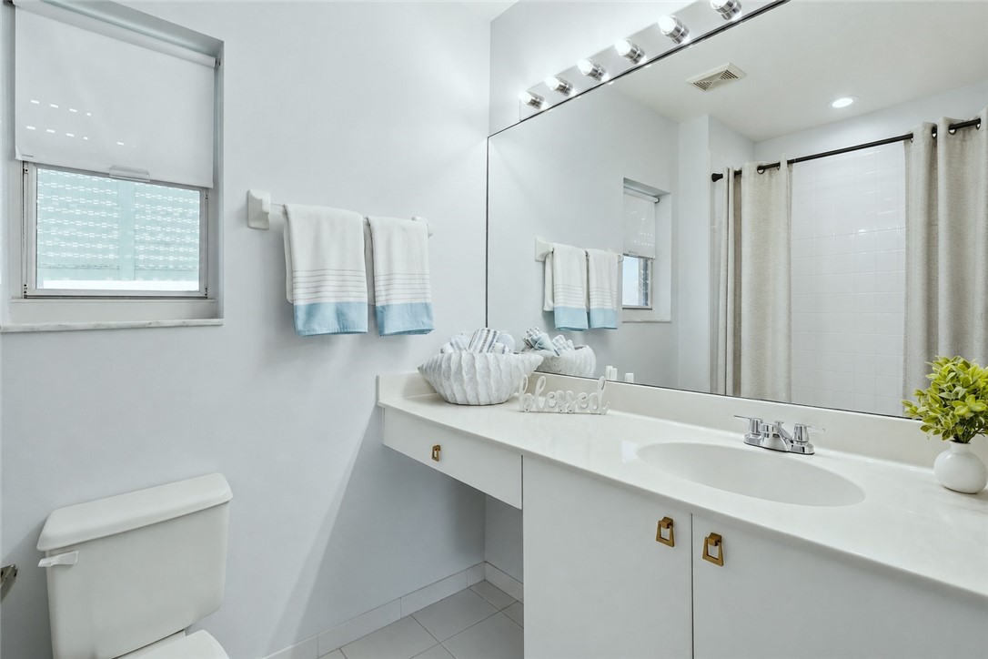 8814 S Sea Oaks Way 306