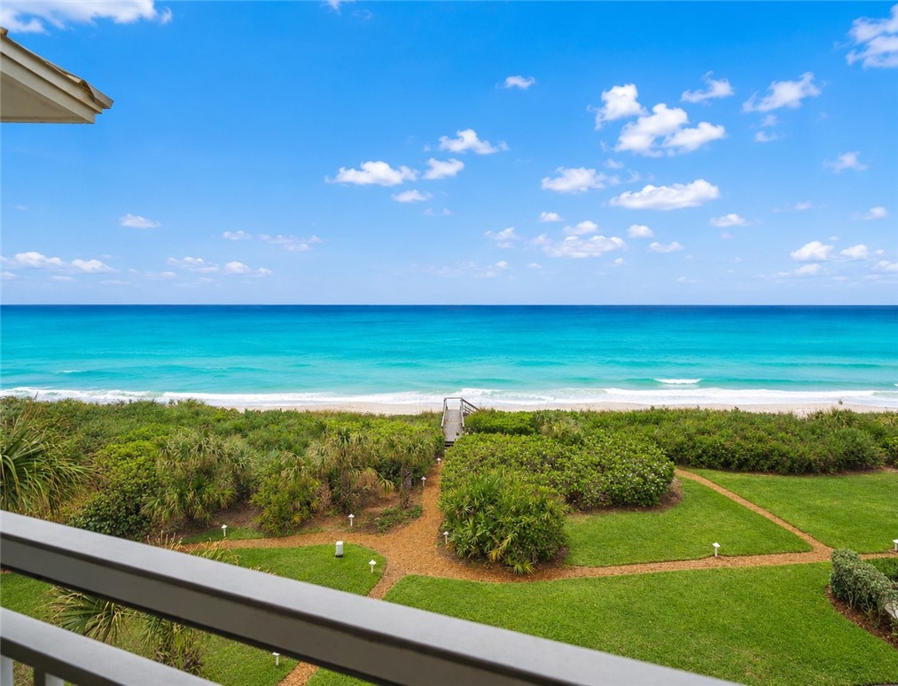 8814 S Sea Oaks Way 306