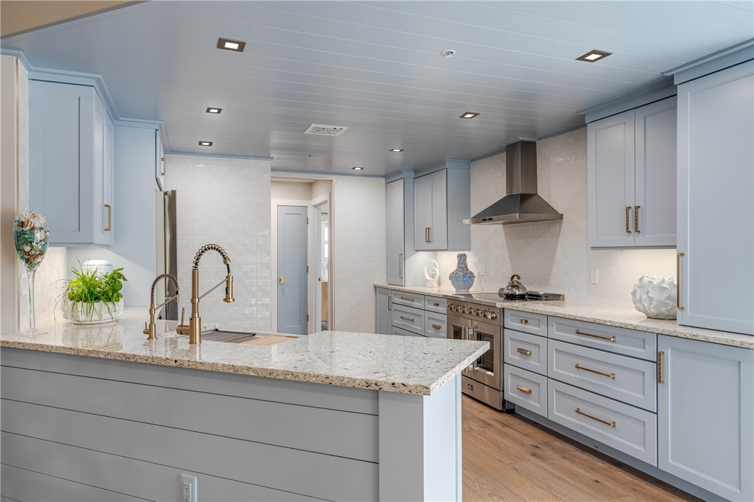 8835 W Orchid Island Circle 605