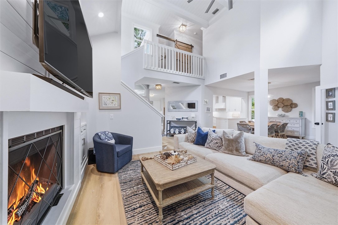 1607 Redbay Circle