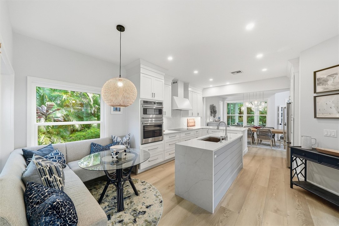 1607 Redbay Circle