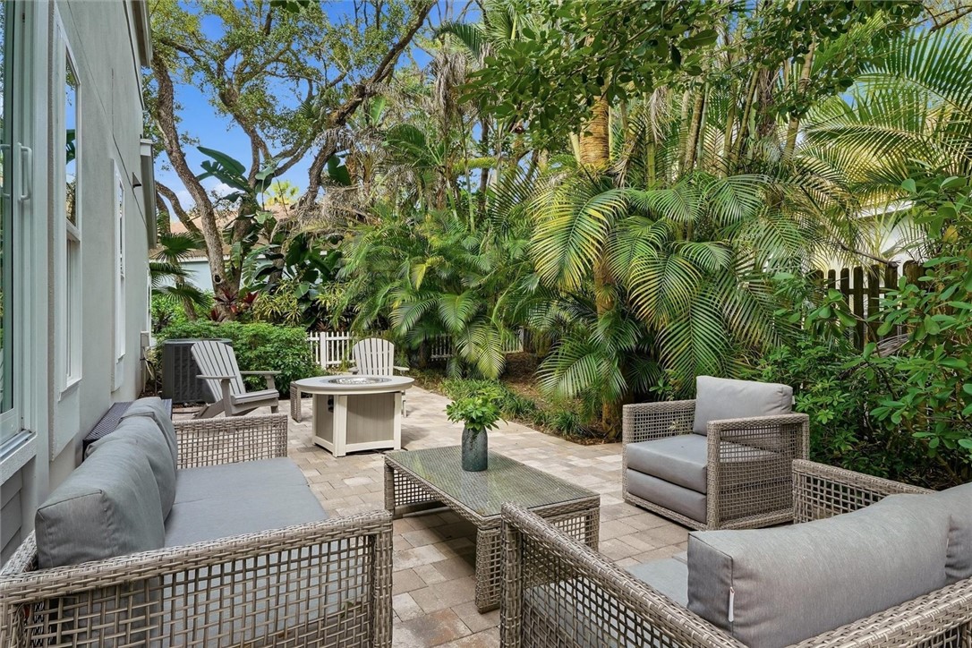1607 Redbay Circle