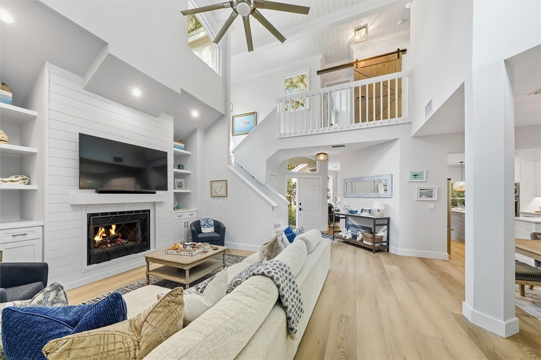 1607 Redbay Circle