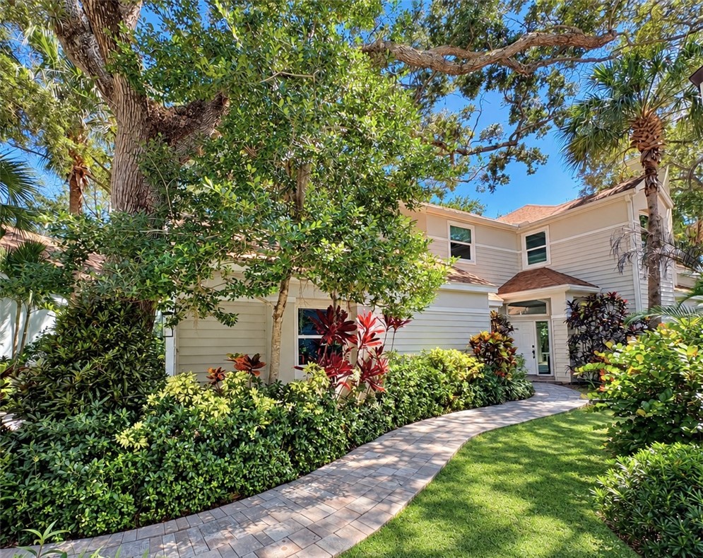 1607 Redbay Circle