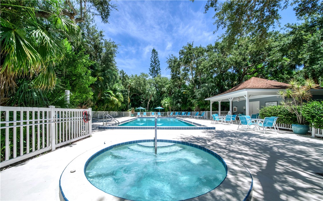 1607 Redbay Circle