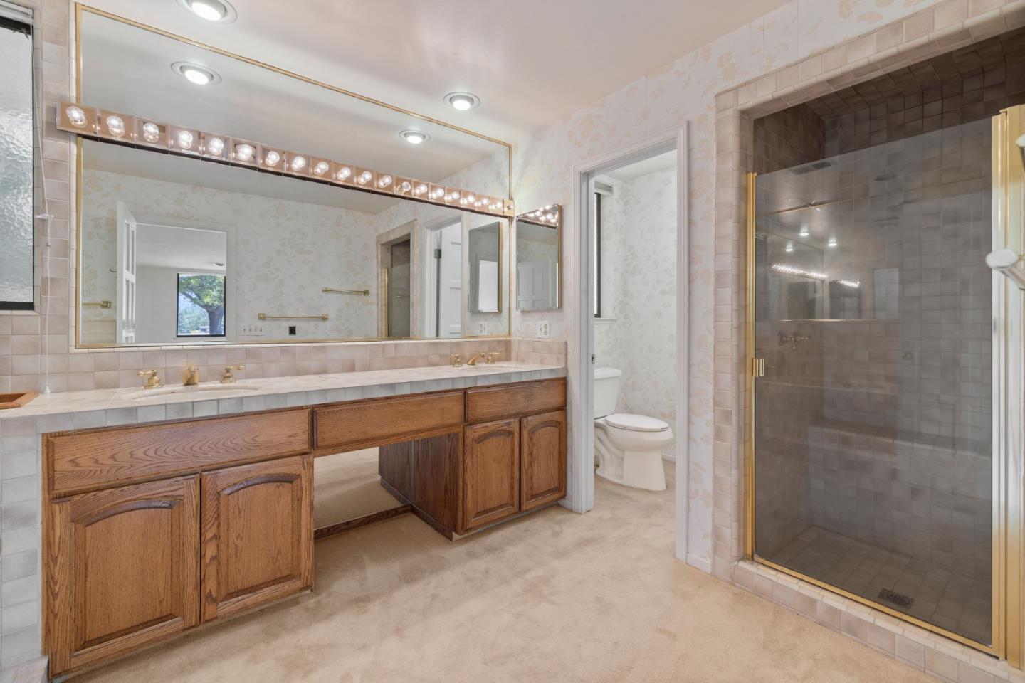 1091 Valley View Court